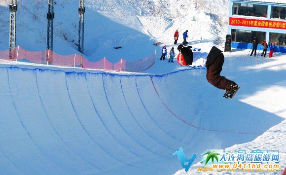 內(nèi)蒙古扎蘭屯單板U形滑雪場(chǎng)