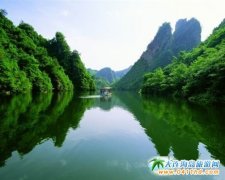 武陵源寶峰湖生態(tài)游船正式啟動